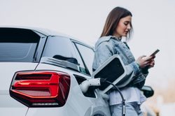 Auto elettriche a noleggio a lungo termine: convengono?